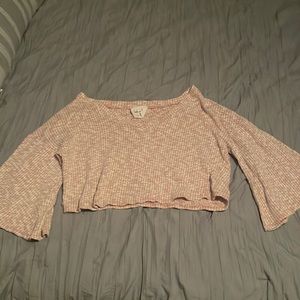 Cute cropped v neck shirt. Not too cropped. Knitted but lightweight material